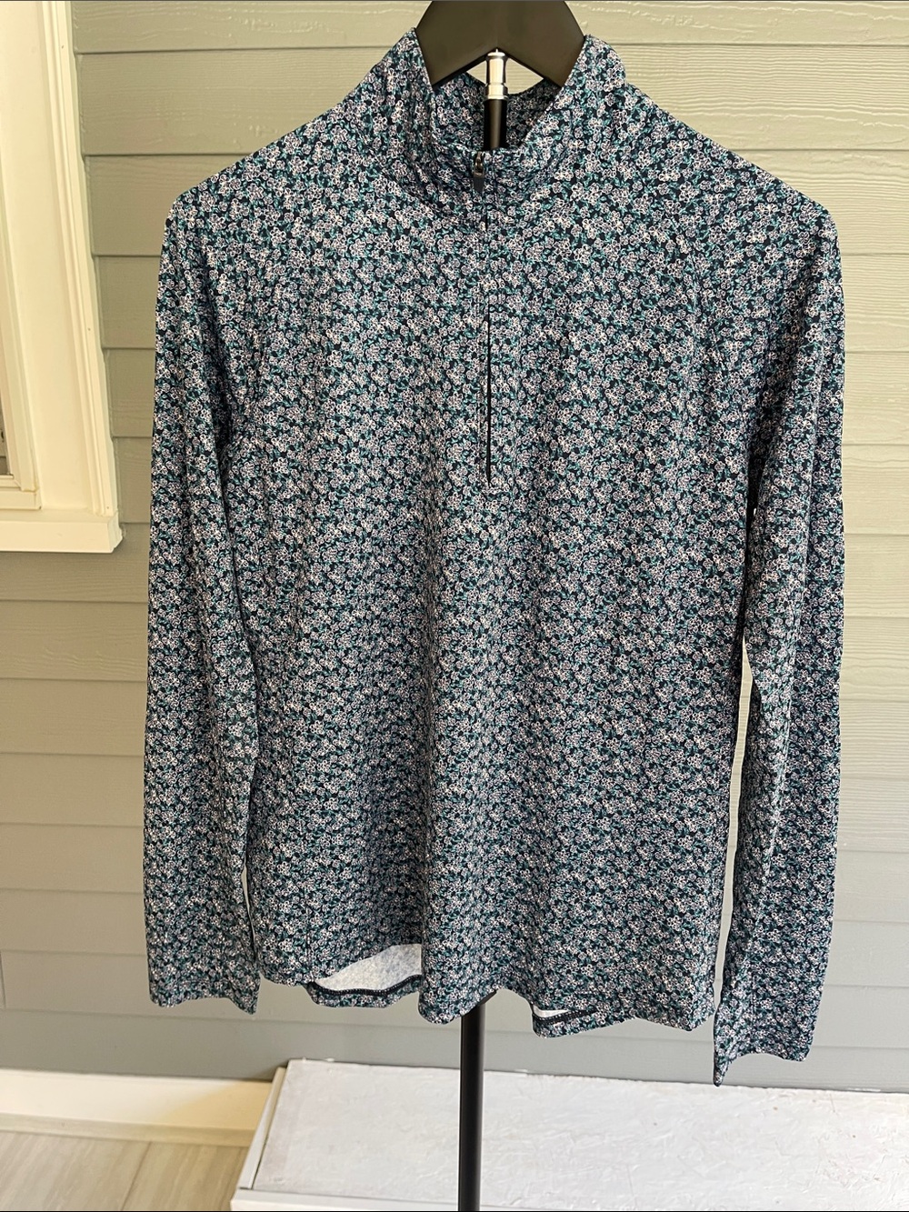 Walter Hagen Women's Blue Floral Quarter-Zip Pullover Size Medium